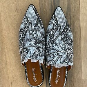 Xyd NEW mules size 7 snakeskin black and white